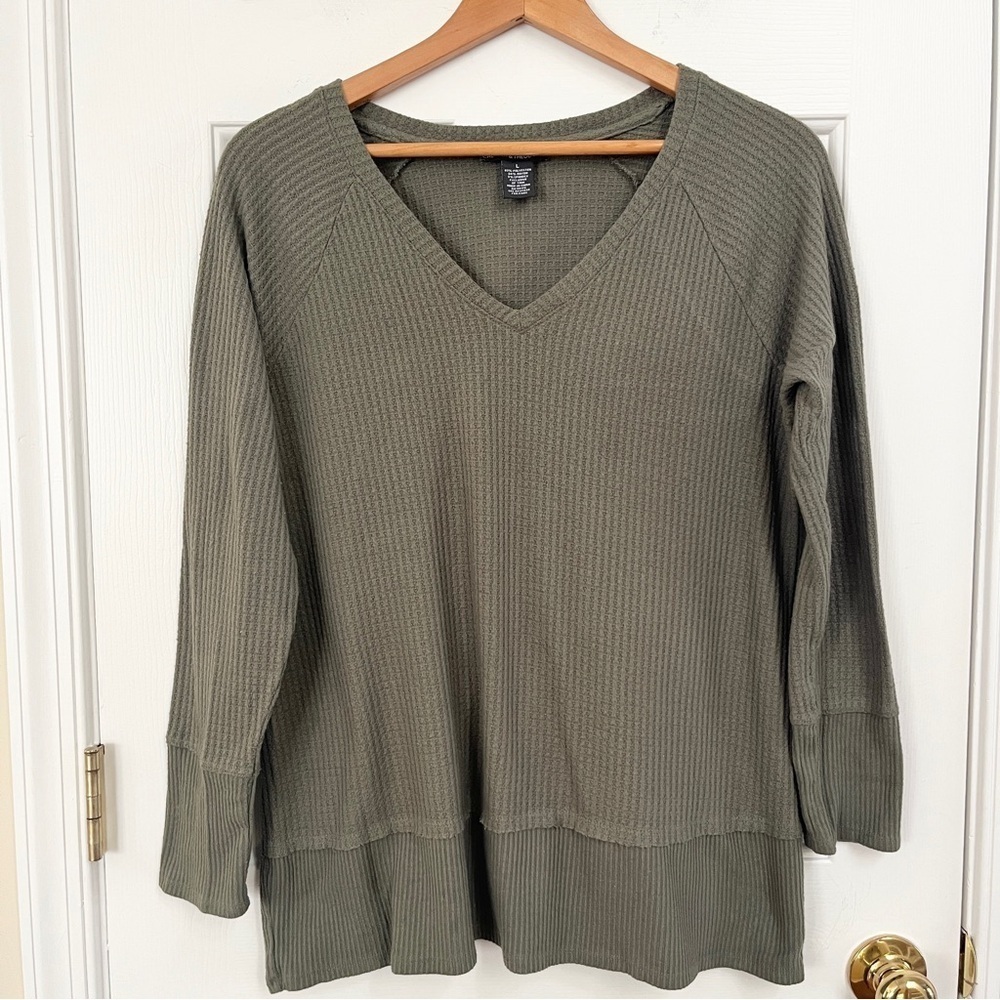 Chelsea & Theodore Olive Waffle Top. Large.